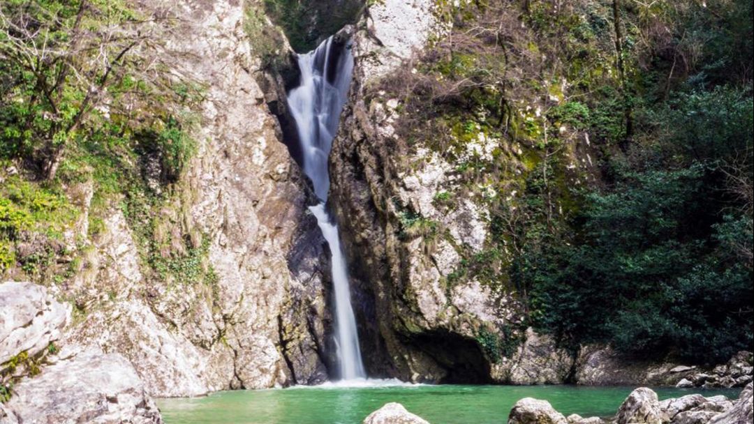 Пешеходная экскурсия: Агурские водопады и Орлиные скалы в Сочи