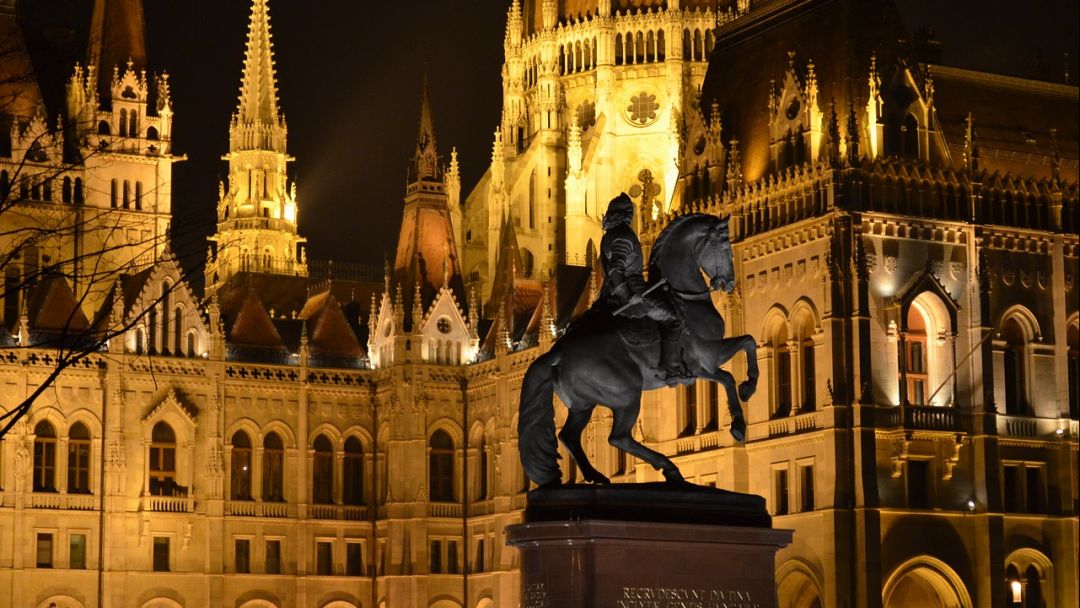 Игра света и тени - прогулка по вечернему Будапешту